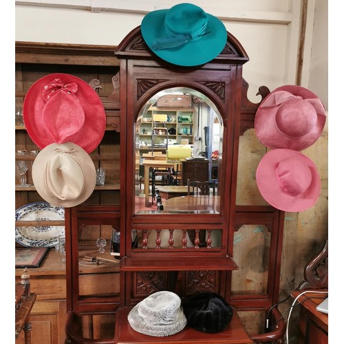 53 - Bundle of assorted vintage and retro ladies hats