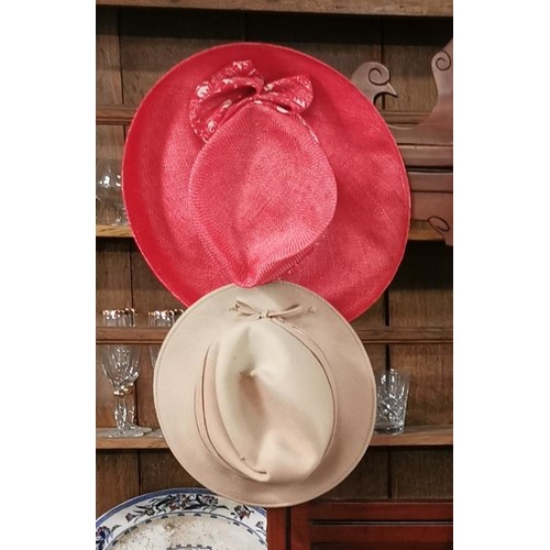 53 - Bundle of assorted vintage and retro ladies hats