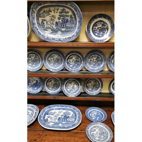 222 - Bundle of assorted factory, old blue and white old willow pattern tableware in varying condition