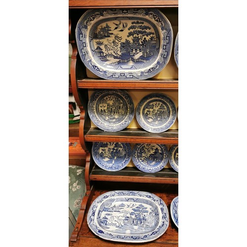 222 - Bundle of assorted factory, old blue and white old willow pattern tableware in varying condition