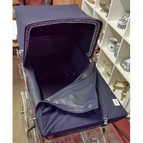 335 - 1960's Silver Cross coach built pram in near perfect condition