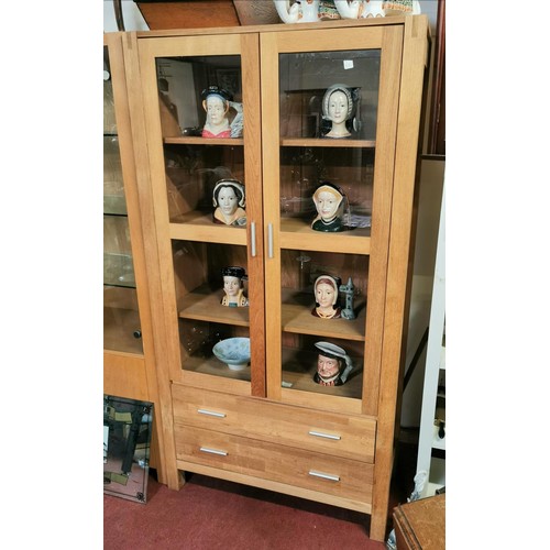 387 - 100 x 45 x 189 cm tall light oak display cabinet with 2 under drawers