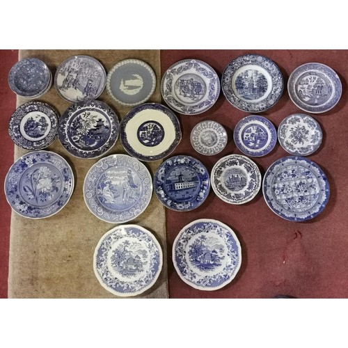 400 - Job lot of assorted blue and white dresser/cabinet plates and dishes