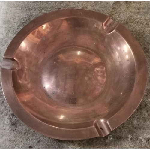 402 - 22 cm diameter heavy brass ashtray with faded stamp on base