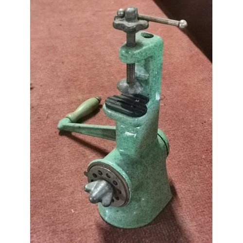 408 - Vintage Harper mincer