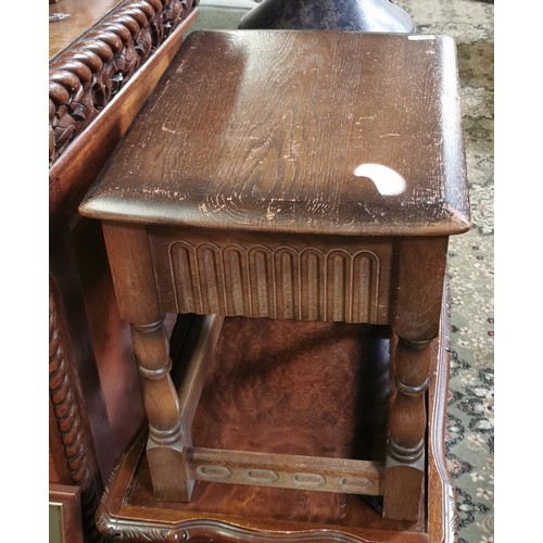 474 - 49.5 x 37 x 46 cm Priory end table