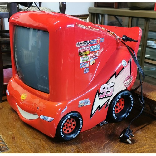 478 - Disney Cars Lightening McQueen car shaped portable TV/DVD combi with remote