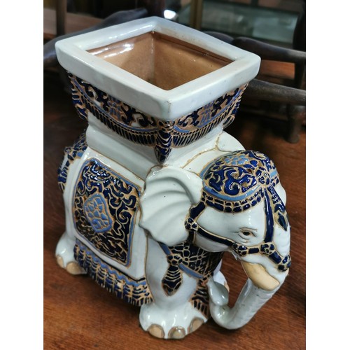 486 - Approx 27 cm wide and 29 cm tall elephant shaped planter