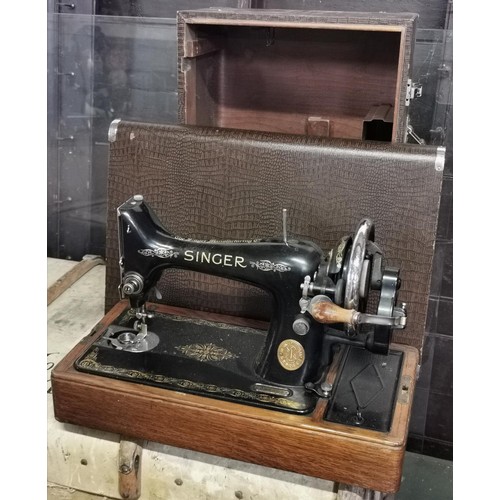 493 - Vintage singer 99k hand crank sewing machine serial number EB669057 in faux crocodile skin case