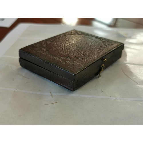 900 - 19th century 7 x 6 cm sweetheart photo case & 1 x similar with top part missing, both have photograp... 