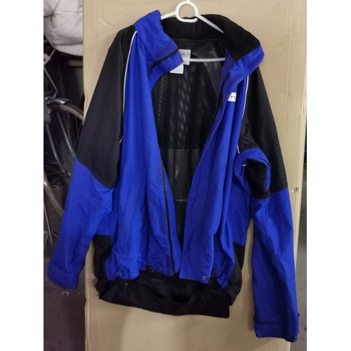 64 - As new untagged Altera waterproof jacket with concealed hood size XXL