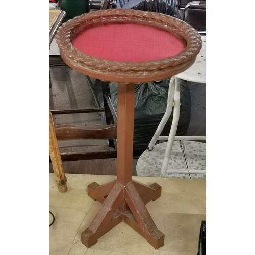 114 - 49 cm tall vintage side table with wicker work raised edge