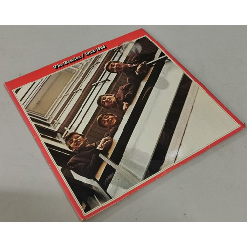 241 - The Beatles 1962-1966 vinyl double album - EMI Apple PCSP 717 - with inner lyric sleeves in very goo... 