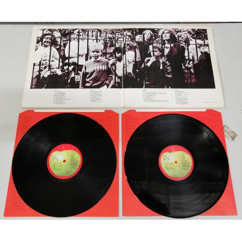 241 - The Beatles 1962-1966 vinyl double album - EMI Apple PCSP 717 - with inner lyric sleeves in very goo... 