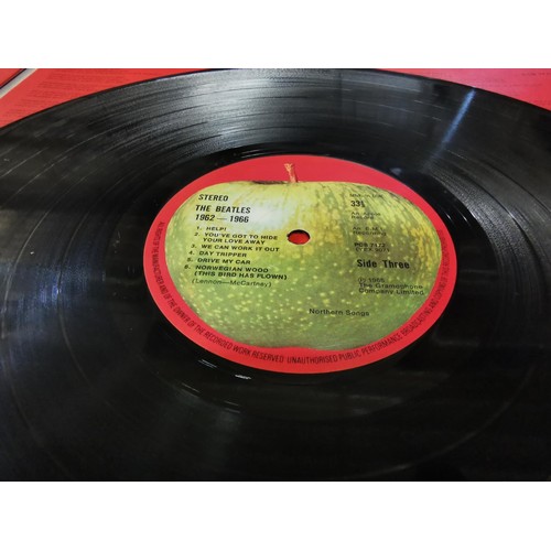 241 - The Beatles 1962-1966 vinyl double album - EMI Apple PCSP 717 - with inner lyric sleeves in very goo... 