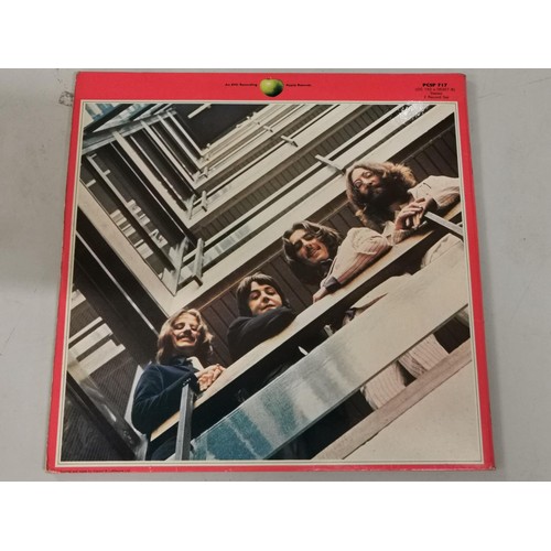241 - The Beatles 1962-1966 vinyl double album - EMI Apple PCSP 717 - with inner lyric sleeves in very goo... 