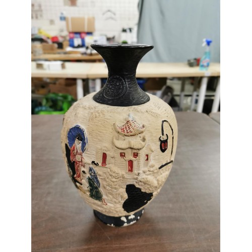 260 - 28.5 cm tall vintage Cyples Embosa ware Oriental scene vase