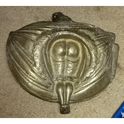 229 - Approx 12.5 x 12 cm heavy solid brass Victorian lady ash tray (showing bloomers underneath)
