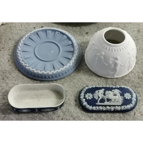 123 - Approx. 9.5 x 5 cm Wedgwood Jasper Ware oval lidded trinket pot and other Wedgwood Jasper Ware candl... 