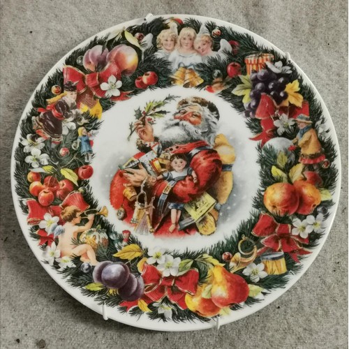 124 - 21 cm diameter Royal Doulton Christmas wishes collectors plate