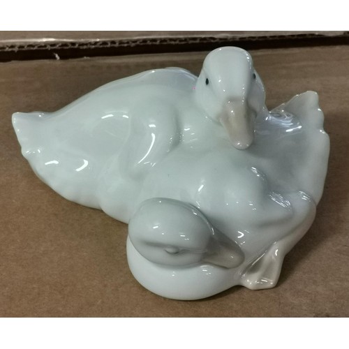 128 - 1982 Nao by Lladro pair of ducks figure