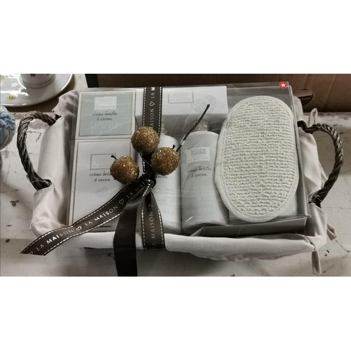 138 - Unused Baylis and Harding 'la maison' gift set in wicker basket