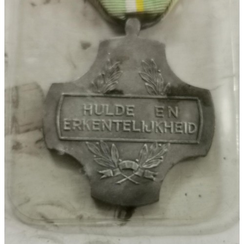 81 - WWII Belgian ACV medal with ribbon