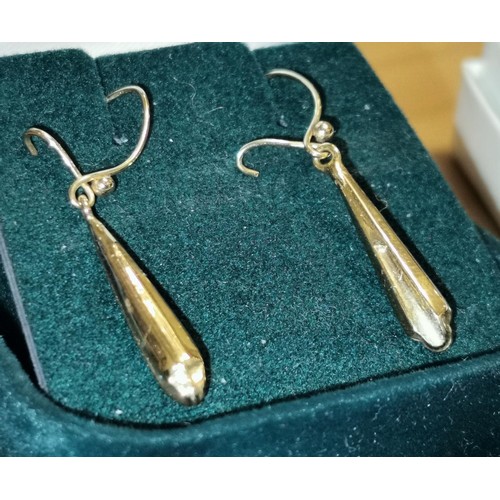 110 - Pair of 9 ct gold drop earrings in case