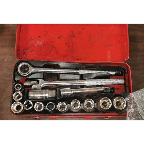 95 - Socket set in metal case