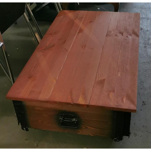 116 - 100 x 58 x 30 cm wooden low table/storage chest on wheels with lift off top