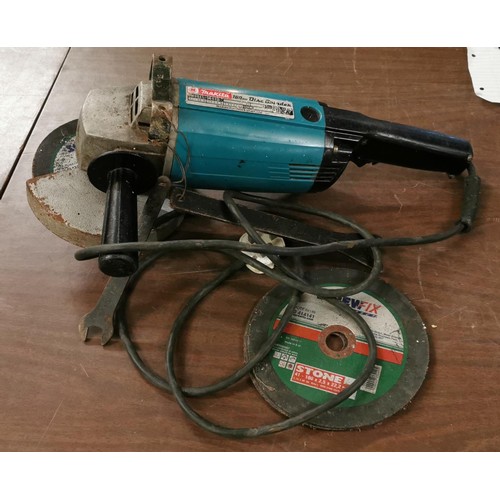 104 - Makita 180 mm electric disc grinder with cutting discs