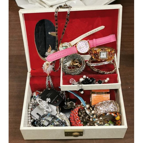 86 - Vintage musical jewellery box and contents