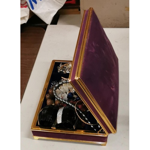 91 - Vintage velvet jewellery box and contents