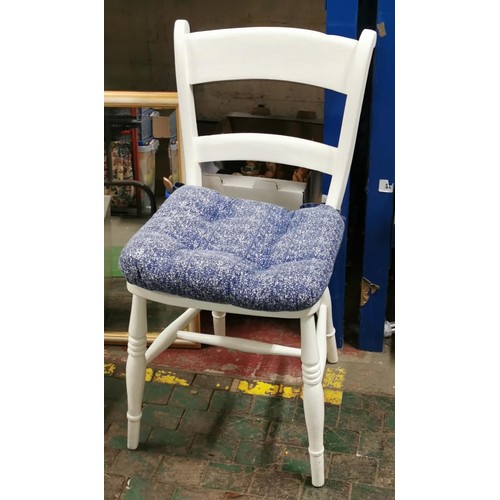 111 - Vintage painted ladderback farmhouse chair with cushion