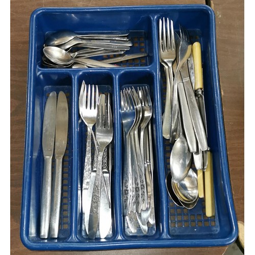 120 - Plastic cutlery drawer tidy and contents