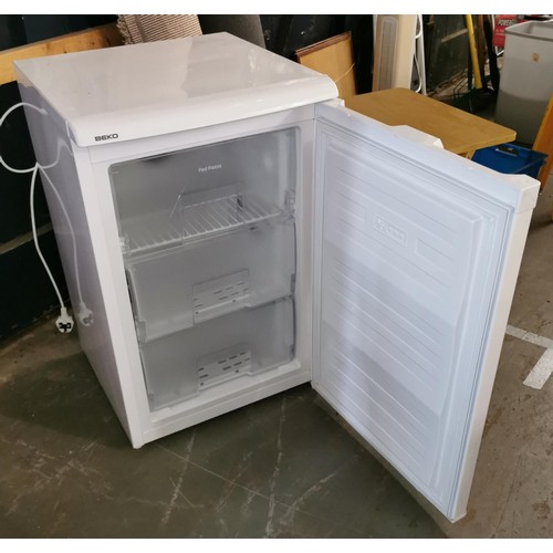 112 - 55 cm wide white Beko under counter freezer