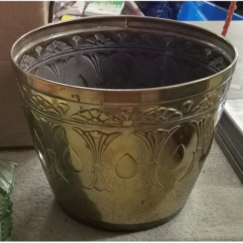 8 - 19 cm tall and 24 cm diameter embossed pattern art nouveau style brass pot