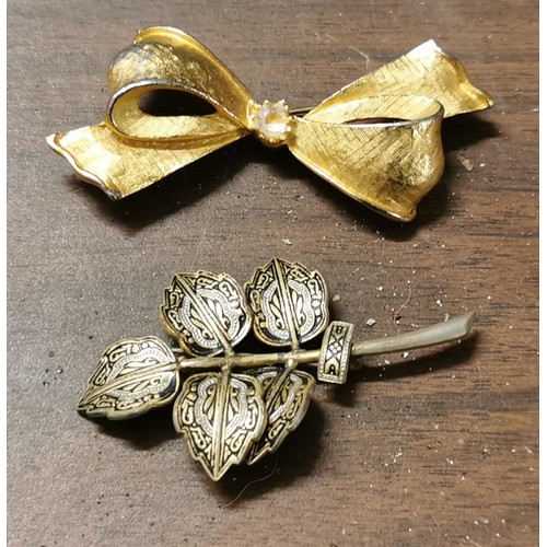 36 - 2 x vintage gilt brooches being Hollywood bow & other Spanish made