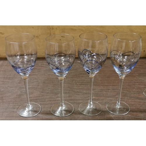 83 - Set of 4 x 23 cm tall patterned wine glasses