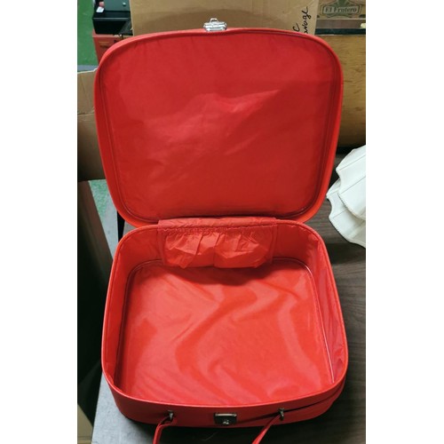 125 - As new ladies red retro travel vanity case with key