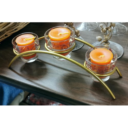 129 - 28 cm long gold metal candle bridge with candles