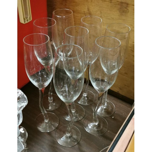 132 - Set of 8 x 25 cm tall wavy stem wine glasses