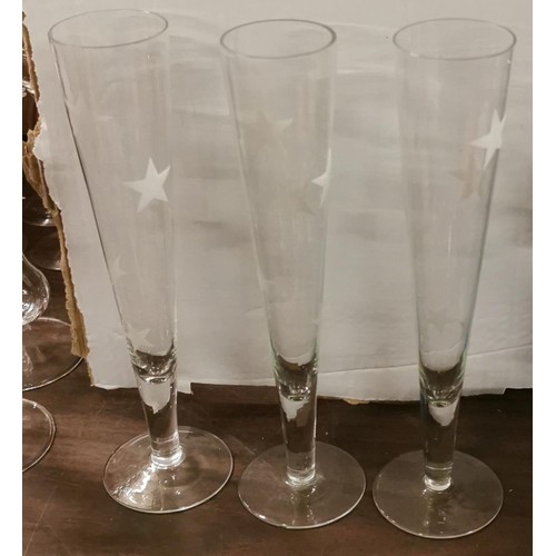 134 - Set of 3 x 26 cm tall star decorated glass champagne flutes