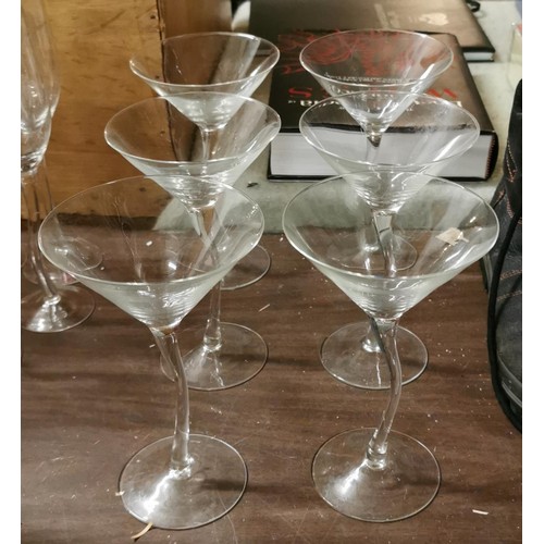 135 - Set of 6 x 19 cm tall wavy stem cocktail glasses with 3 x cocktail recipe books