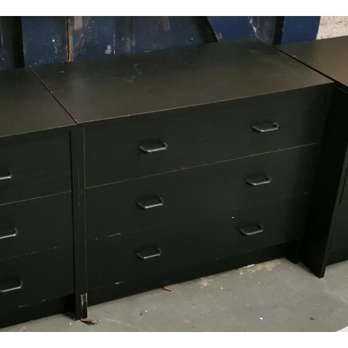 179 - 72 x 39.5 x 59 cm black 3-drawer chest