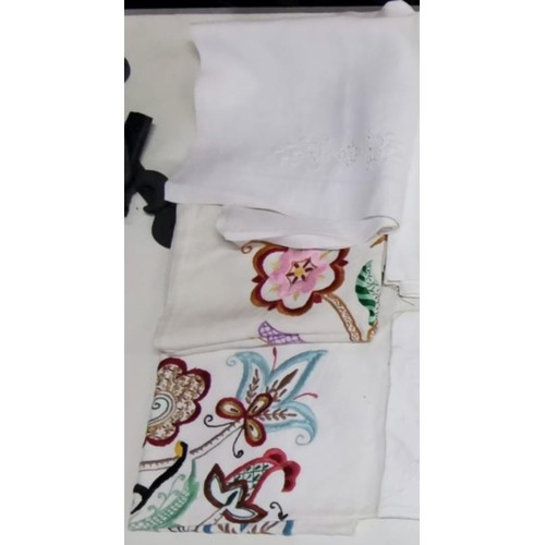 23 - Small bundle of vintage table linen plus 2 x hand made floral needlework cushion covers