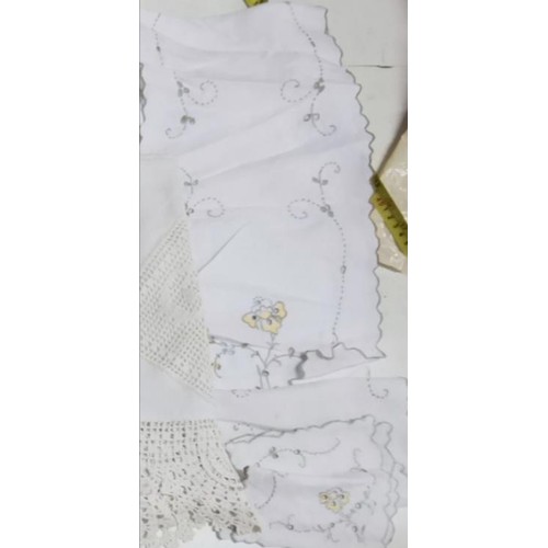 23 - Small bundle of vintage table linen plus 2 x hand made floral needlework cushion covers