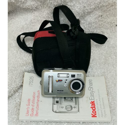 6 - Kodak Easyshare digital camera with manual and carry case model CX 7525