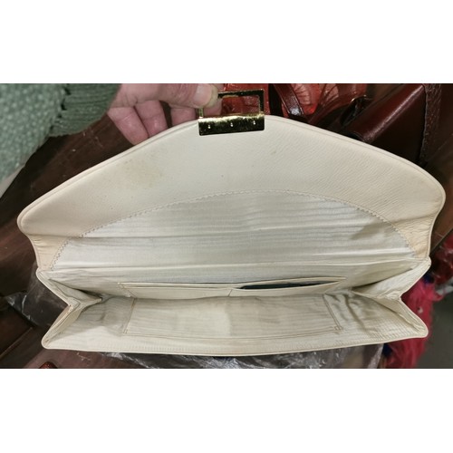 144 - 39 x 17 cm vintage ladies large leather clutch bag