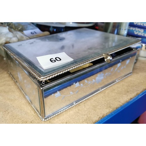 60 - 24 x 18 x 8.5 cm mirrored jewellery box with 'ready to wear' New York cosmetics and brushes